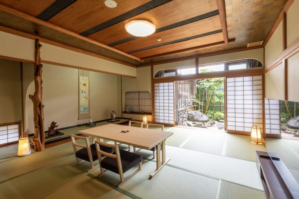 【露天風呂付客室】101招慶の間・102松風の間　和室73㎡+箱庭　（1～6名様） 写真1